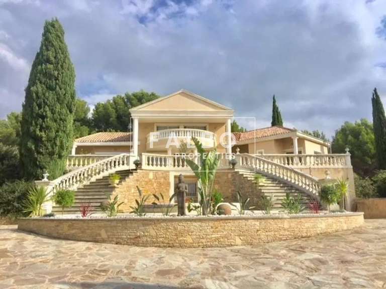 Villa with Sea view La Ciotat - 7 bedrooms - 340m²