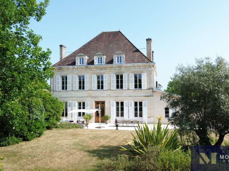 Maison La Clotte - 6 chambres - 483m²