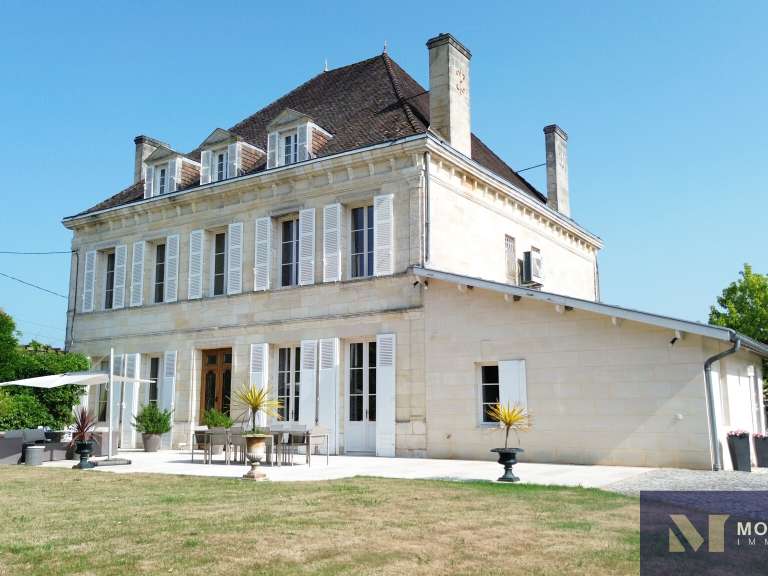 Maison La Clotte - 6 chambres - 483m²