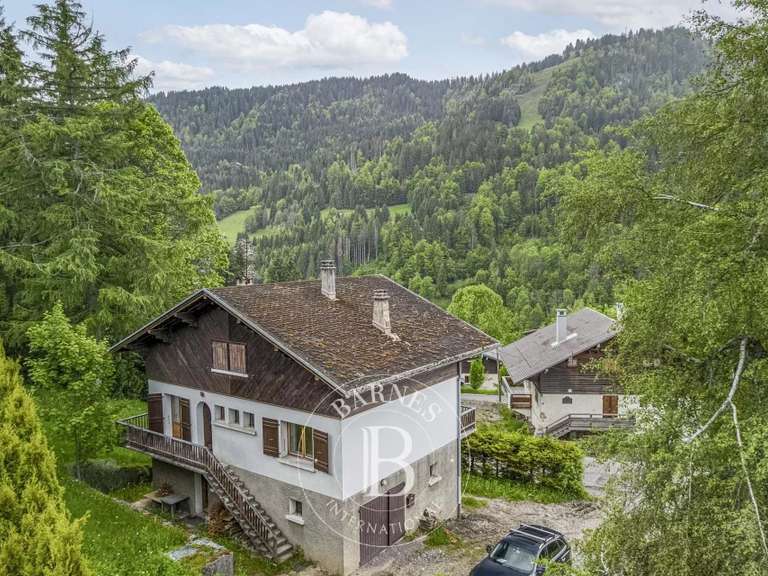 Chalet La Clusaz - 6 bedrooms - 169m²