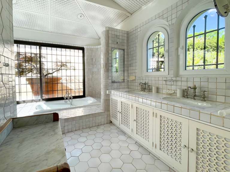 Maison La Colle-sur-Loup - 5 chambres - 437m²