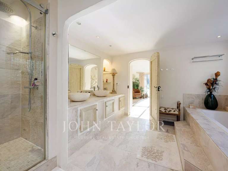 Maison La Colle-sur-Loup - 4 chambres - 208m²