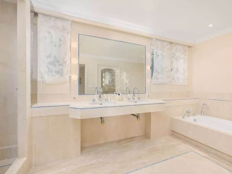 Villa La Colle-sur-Loup - 5 bedrooms - 328m²