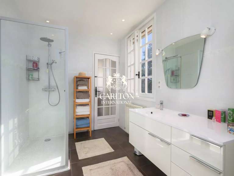 Villa La Colle-sur-Loup - 6 bedrooms - 300m²