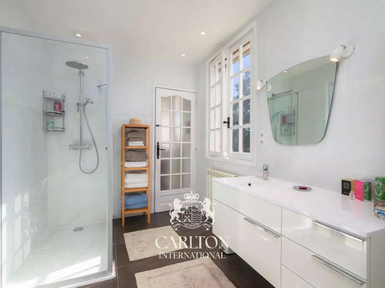 Villa La Colle-sur-Loup - 6 bedrooms - 300m²