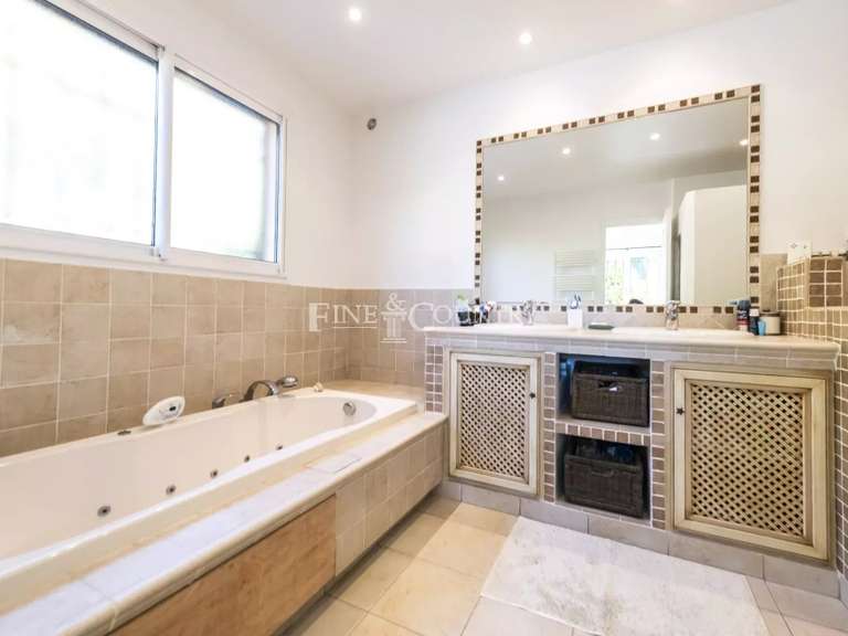 Villa La Colle-sur-Loup - 246m²