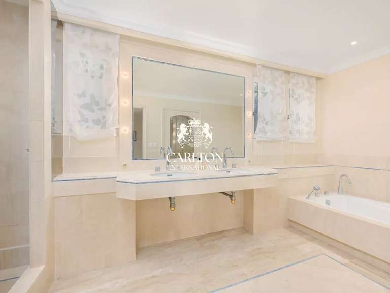 Villa La Colle-sur-Loup - 5 chambres - 328m²