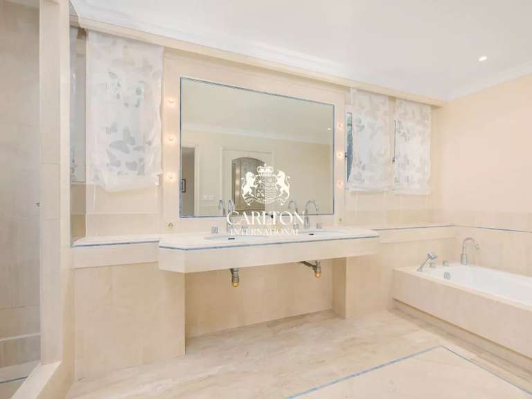 Villa La Colle-sur-Loup - 5 chambres - 328m²