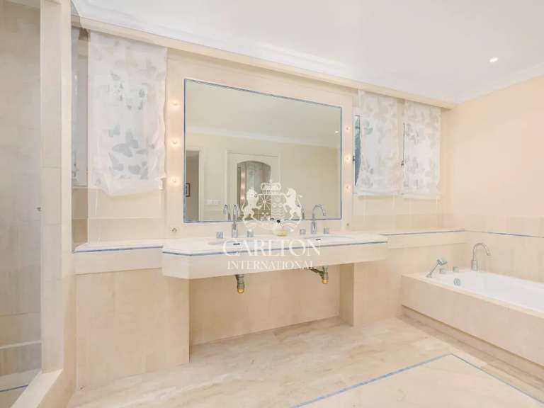 Villa La Colle-sur-Loup - 5 bedrooms - 328m²