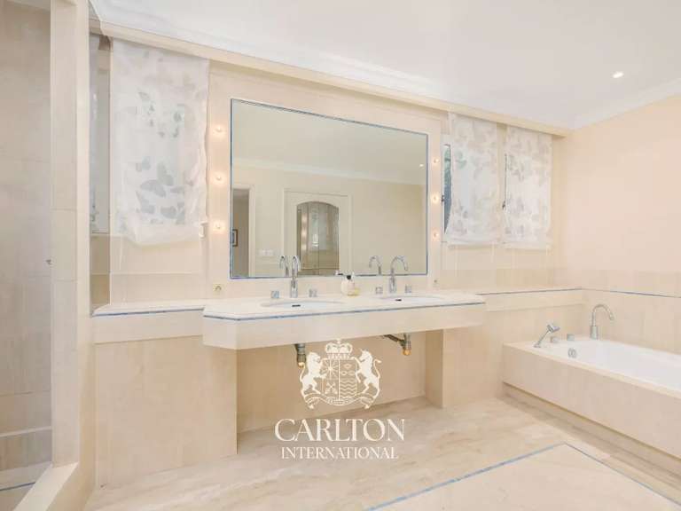Villa La Colle-sur-Loup - 5 bedrooms - 328m²