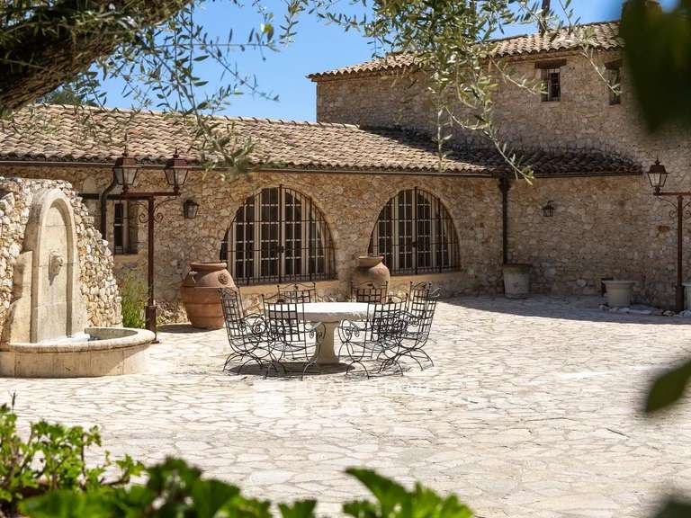 Villa La Colle-sur-Loup - 9 chambres - 800m²