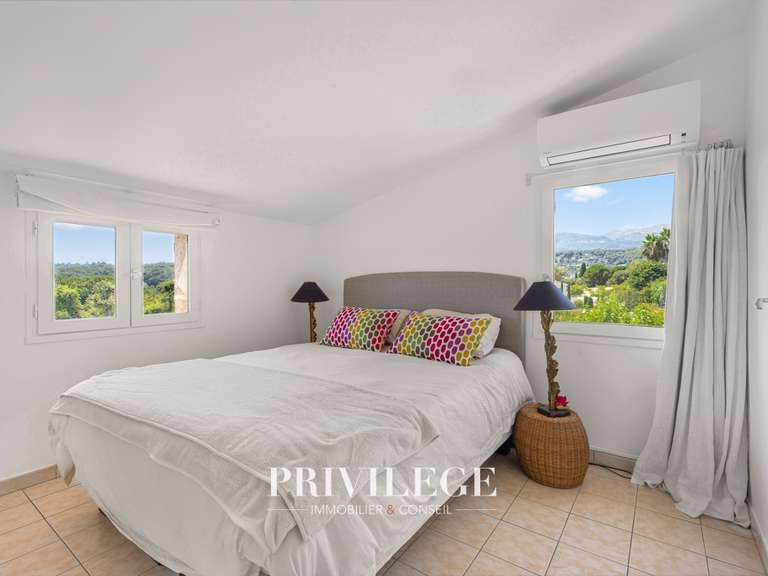 Villa La Colle-sur-Loup - 6 chambres - 200m²