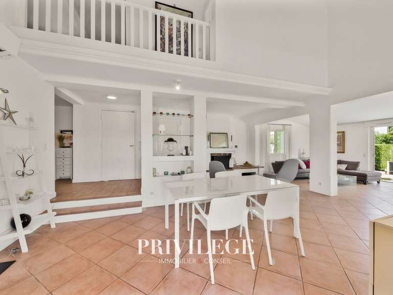 Villa La Colle-sur-Loup - 6 chambres - 200m²