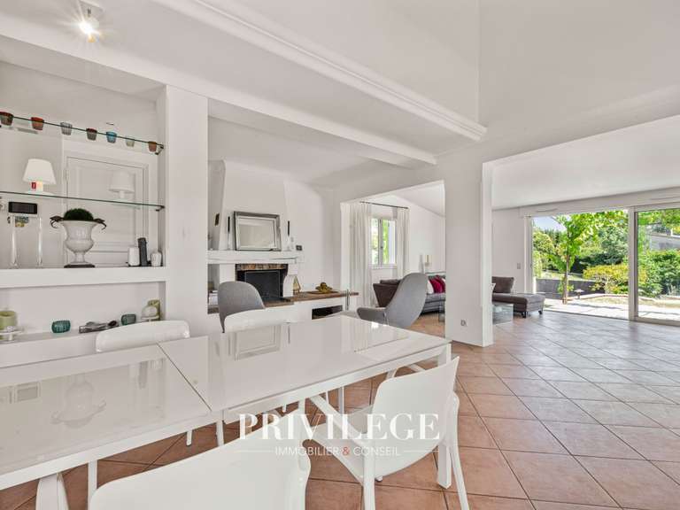 Villa La Colle-sur-Loup - 6 chambres - 200m²