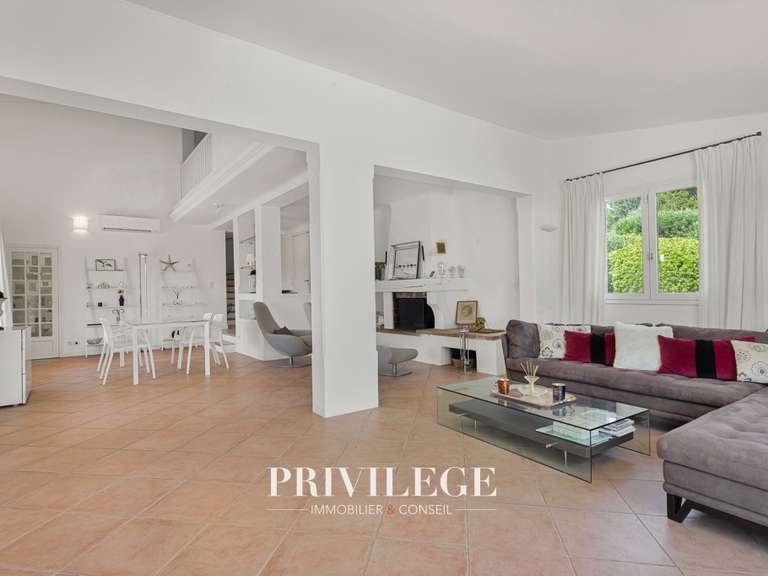 Villa La Colle-sur-Loup - 6 chambres - 200m²