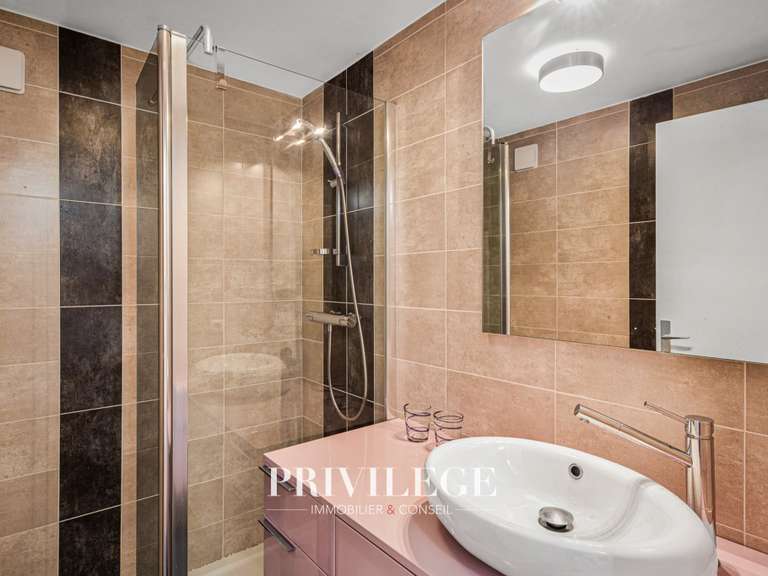 Villa La Colle-sur-Loup - 6 chambres - 200m²