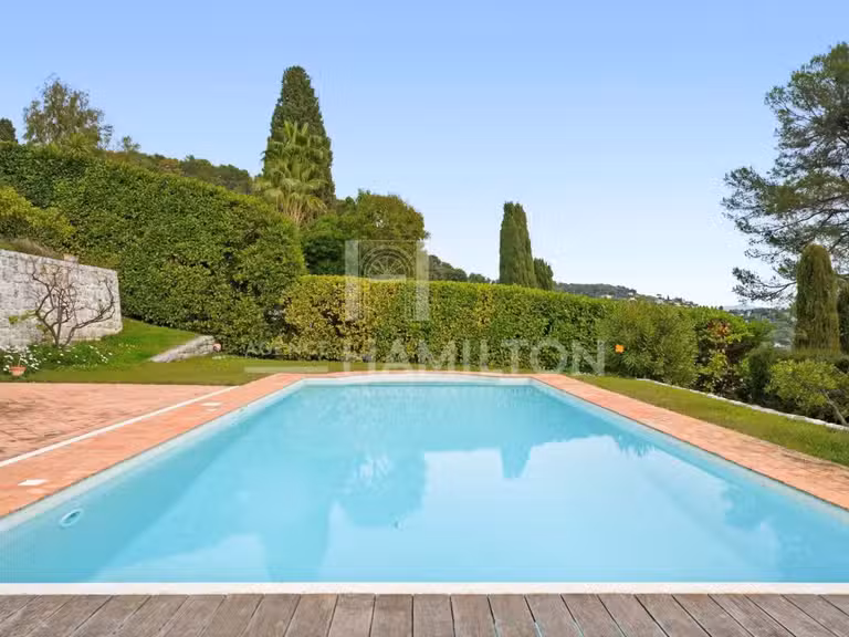 Villa La Colle-sur-Loup - 5 chambres - 200m²