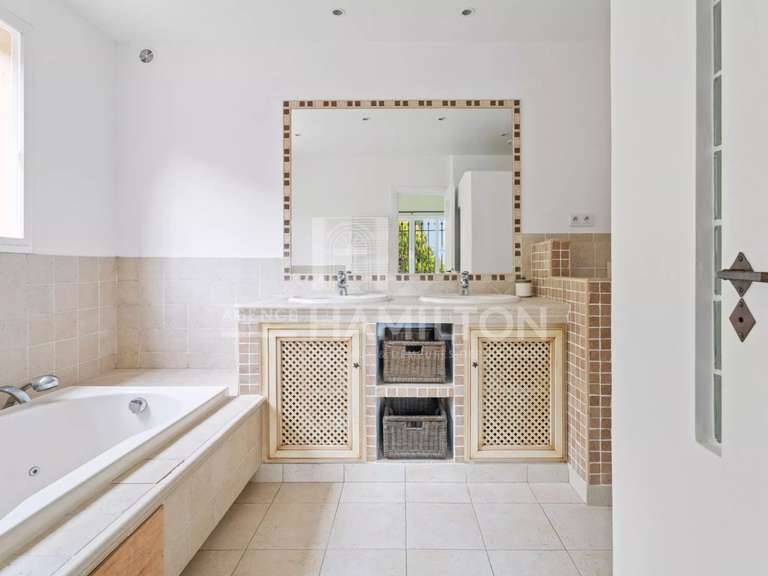 Villa La Colle-sur-Loup - 5 chambres - 200m²