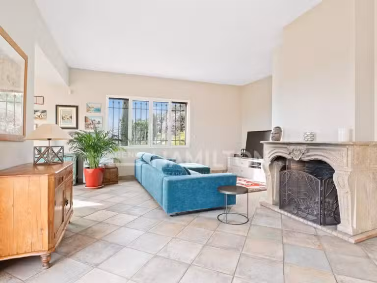 Villa La Colle-sur-Loup - 5 bedrooms - 200m²