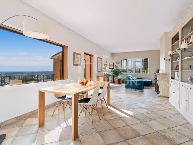 Villa La Colle-sur-Loup - 5 bedrooms - 200m²