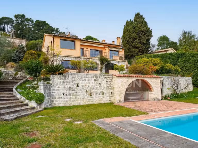 Villa La Colle-sur-Loup - 5 bedrooms - 200m²