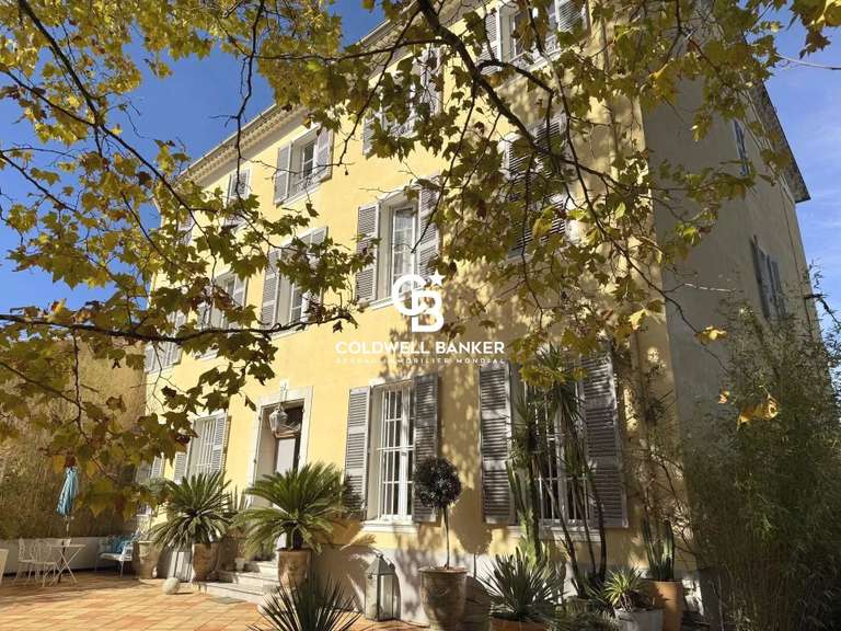 Appartement La Crau - 4 chambres - 253m²