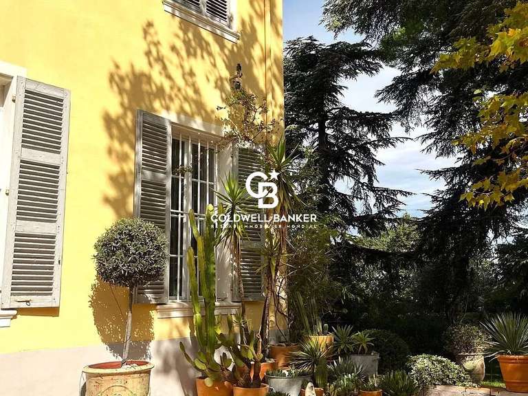 Appartement La Crau - 4 chambres - 253m²