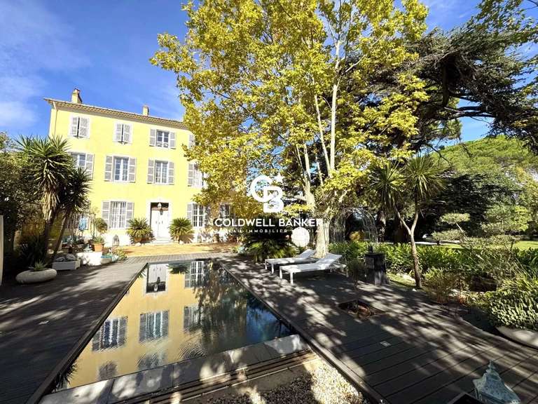 Propriété La Crau - 10 chambres - 500m²