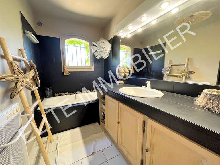 Maison La Croix-Valmer - 5 chambres - 163m²