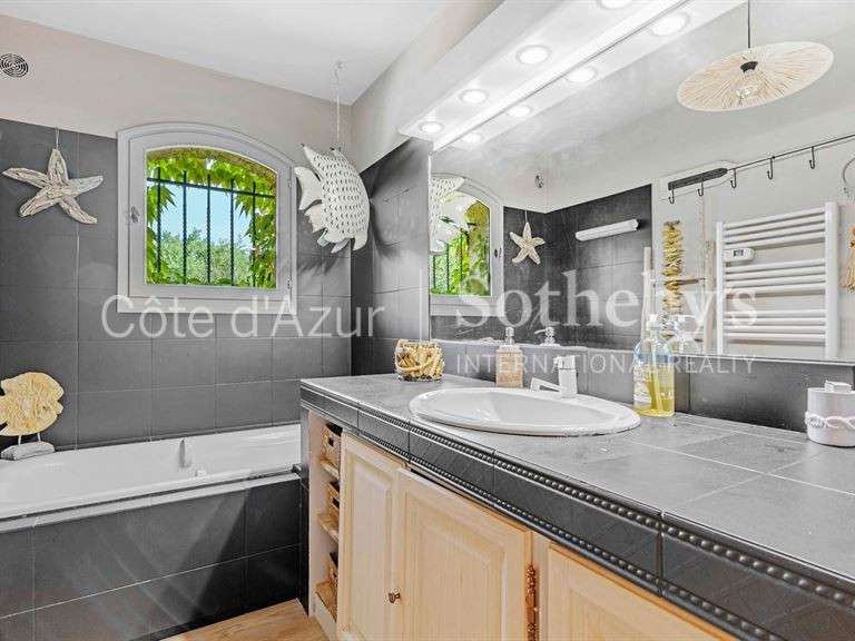 Maison La Croix-Valmer - 5 chambres - 185m²