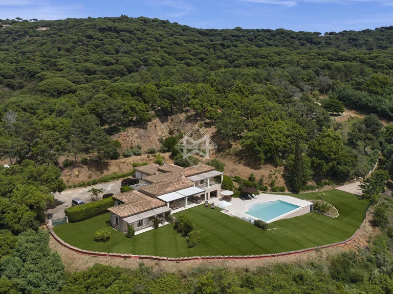 Propriété La Croix-Valmer - 5 chambres - 370m²