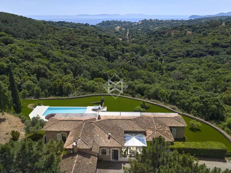 Propriété La Croix-Valmer - 5 chambres - 370m²