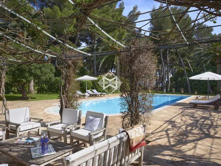 Propriété La Croix-Valmer - 5 chambres - 350m²