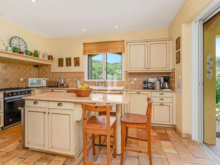 Propriété La Croix-Valmer - 6 chambres - 300m²