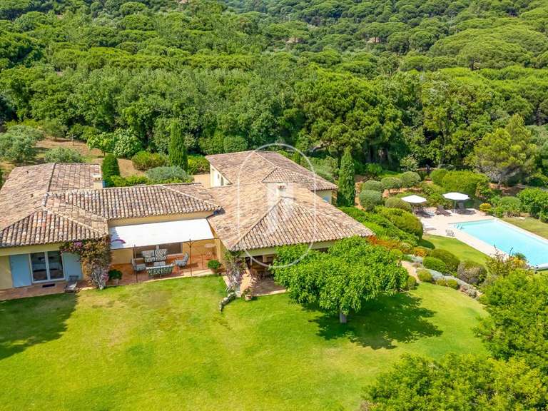 Propriété La Croix-Valmer - 6 chambres - 300m²