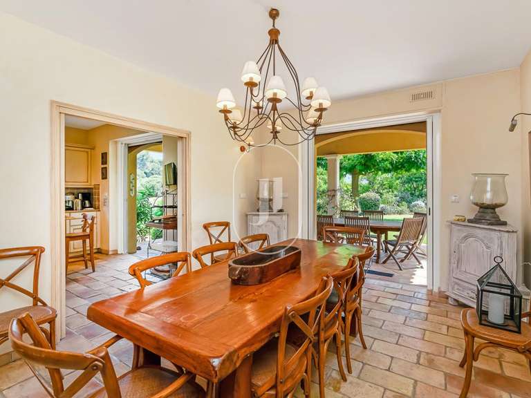 Propriété La Croix-Valmer - 6 chambres - 300m²