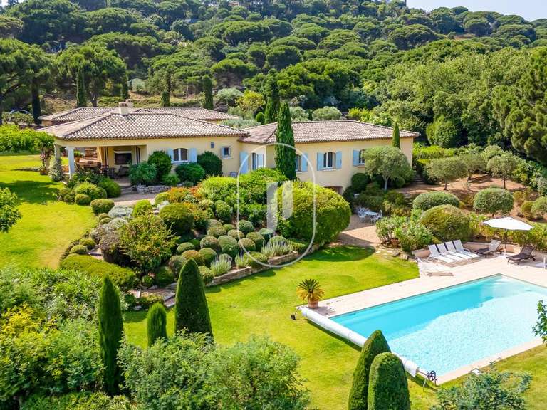 Propriété La Croix-Valmer - 6 chambres - 300m²