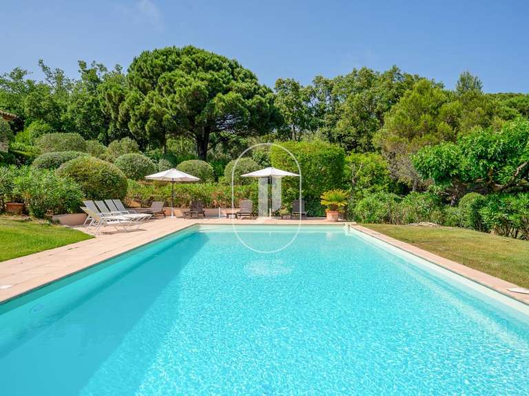 Propriété La Croix-Valmer - 6 chambres - 300m²