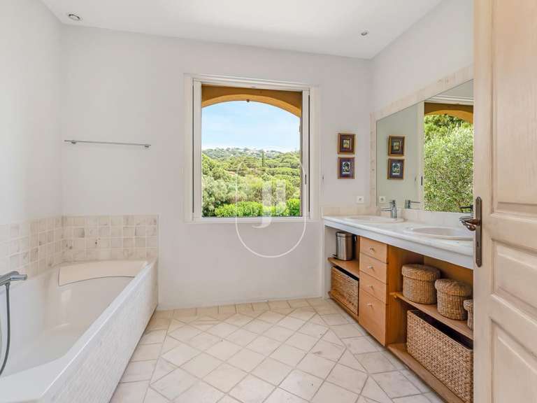 Propriété La Croix-Valmer - 6 chambres - 300m²