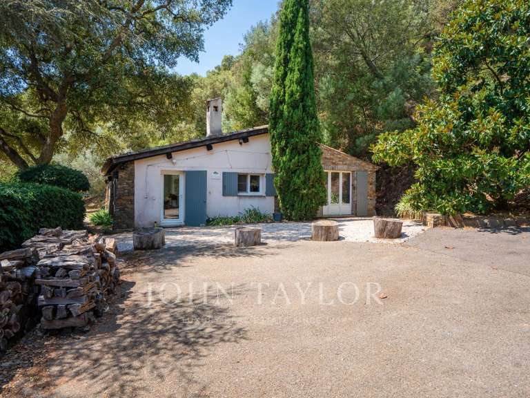 Propriété La Croix-Valmer - 10 chambres - 400m²
