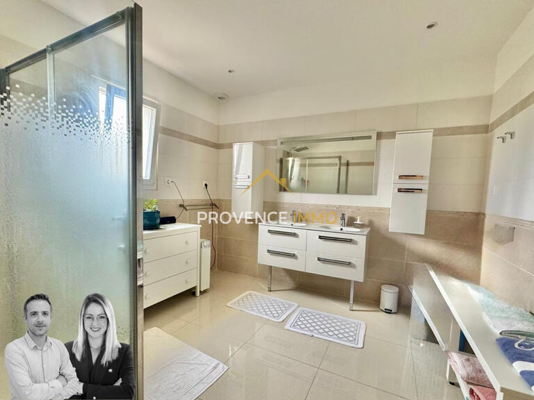 Maison La Fare-les-Oliviers - 4 chambres - 163m²
