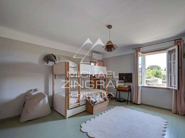 Maison La Fare-les-Oliviers - 9 chambres - 500m²