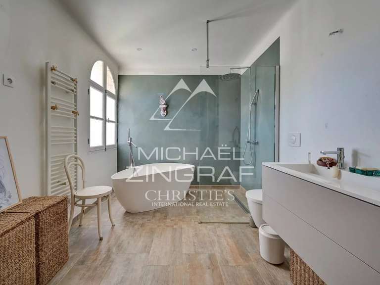 Maison La Fare-les-Oliviers - 9 chambres - 500m²