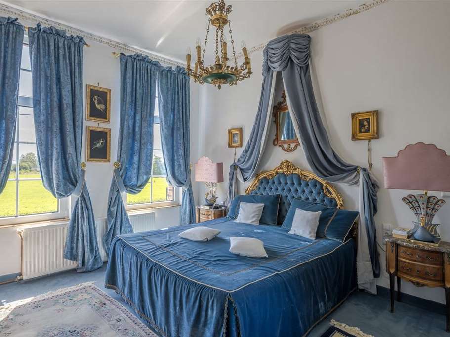 Castle La Ferrière-sur-Risle