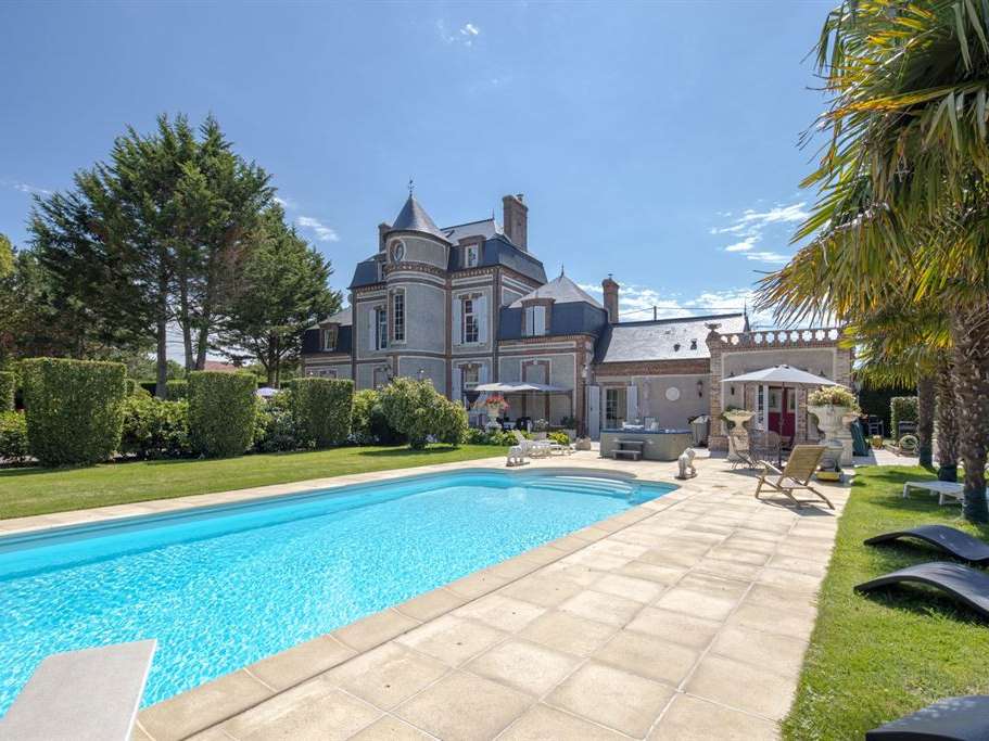 Castle La Ferrière-sur-Risle