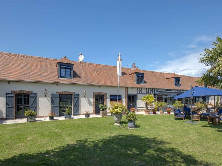 Castle La Ferrière-sur-Risle