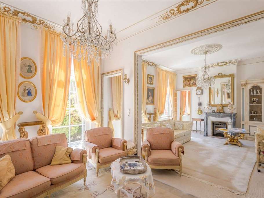 Castle La Ferrière-sur-Risle