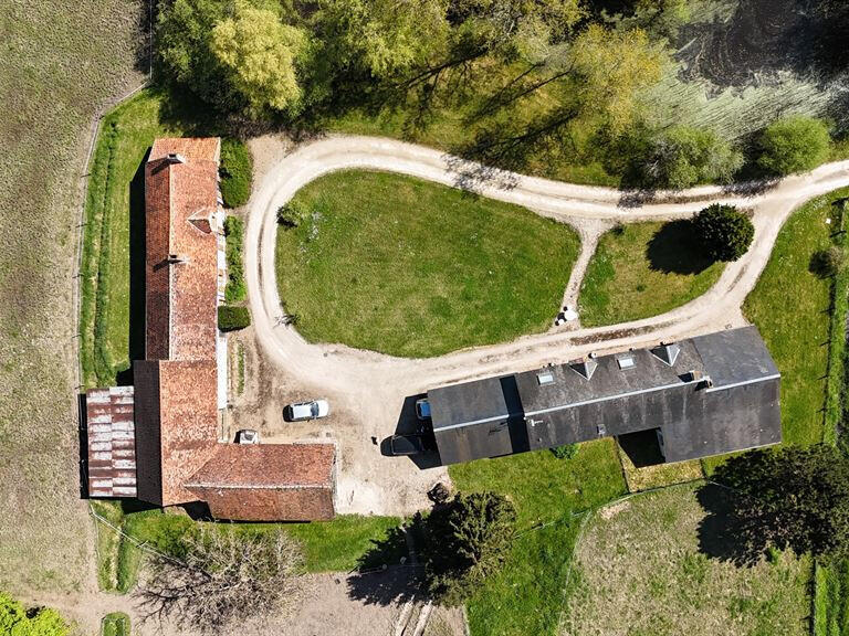 Maison La Ferté-Saint-Cyr - 4 chambres - 192m²