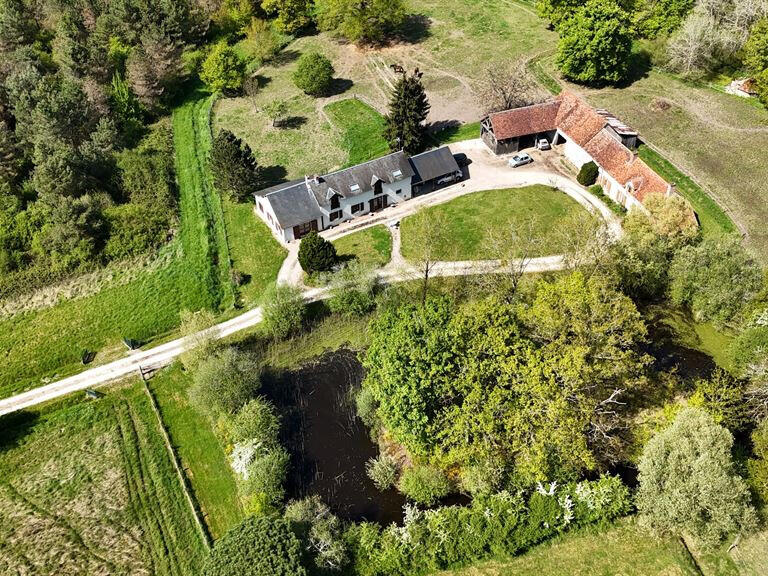 Maison La Ferté-Saint-Cyr - 4 chambres - 192m²