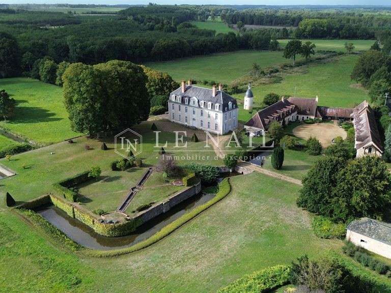 Castle La Flèche - 15 bedrooms - 420m²